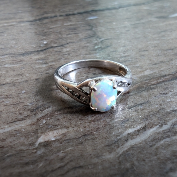 Sterling Silver Opal ring, Size 7 - Picture 7 of 8